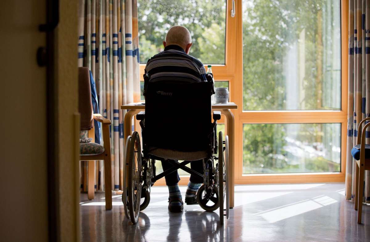 Geimpfte Senioren: Land plant Lockerungen in Pflegeheimen