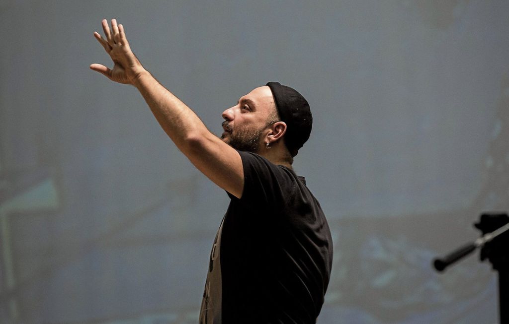 Stuttgarter Oper will Serebrennikovs „Hänsel und Gretel“-Inszenierung nicht ohne den festgesetzten Regisseur auf die Bühne bringen - Stattdessen eigene Präsentation: Warten auf die Freiheit