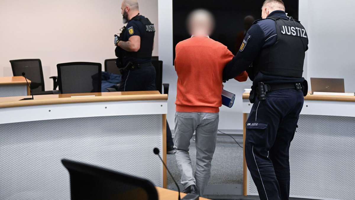 Urteil gegen Reichsbürger: Reichsbürger muss wegen versuchten Polizisten-Mordes ins  Gefängnis