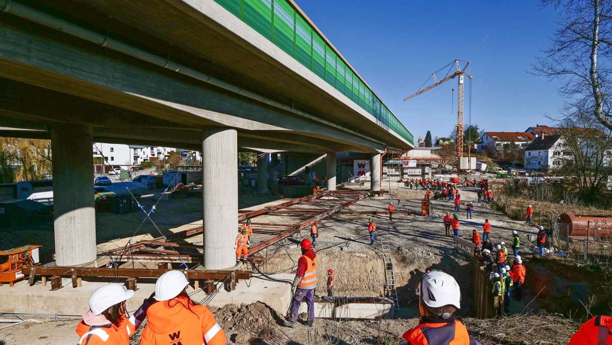 B 27 Kornwestheim: 4600-Tonnen-Brücke mal eben verschoben