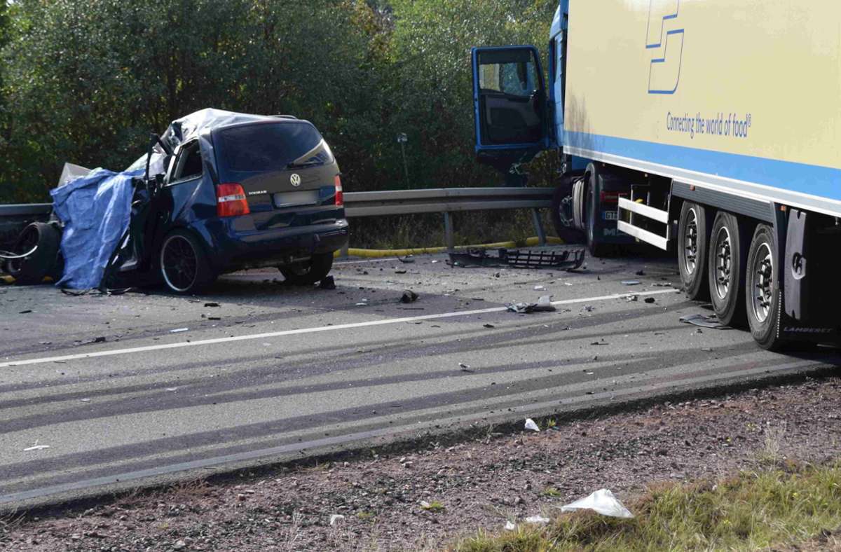 Unfall in Hockenheim: Autofahrer stirbt nach Zusammenstoß mit Lkw