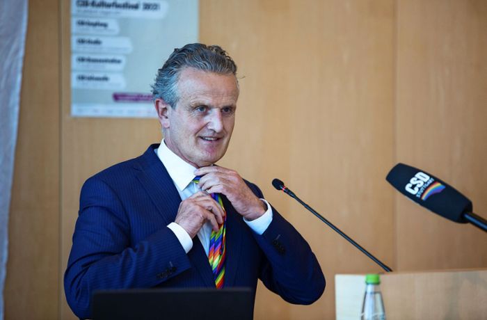 Reaktionen auf Noppers Rede zum CSD Stuttgart: Lob und Spott für den Regenbogen-Schlips