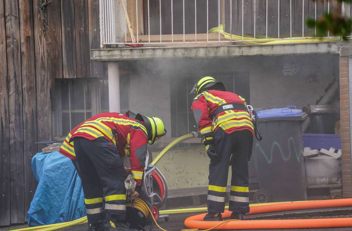 Brand in Aichwald: Feuerwehr löscht Flammen im Heizungsraum