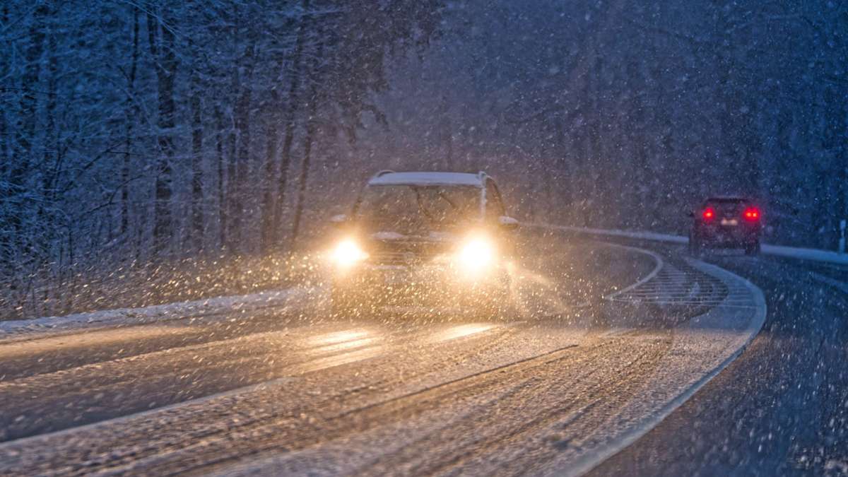 Baden-Württemberg: Schneeglätte bremst Verkehr –  nächste Rutschpartie kündigt sich an