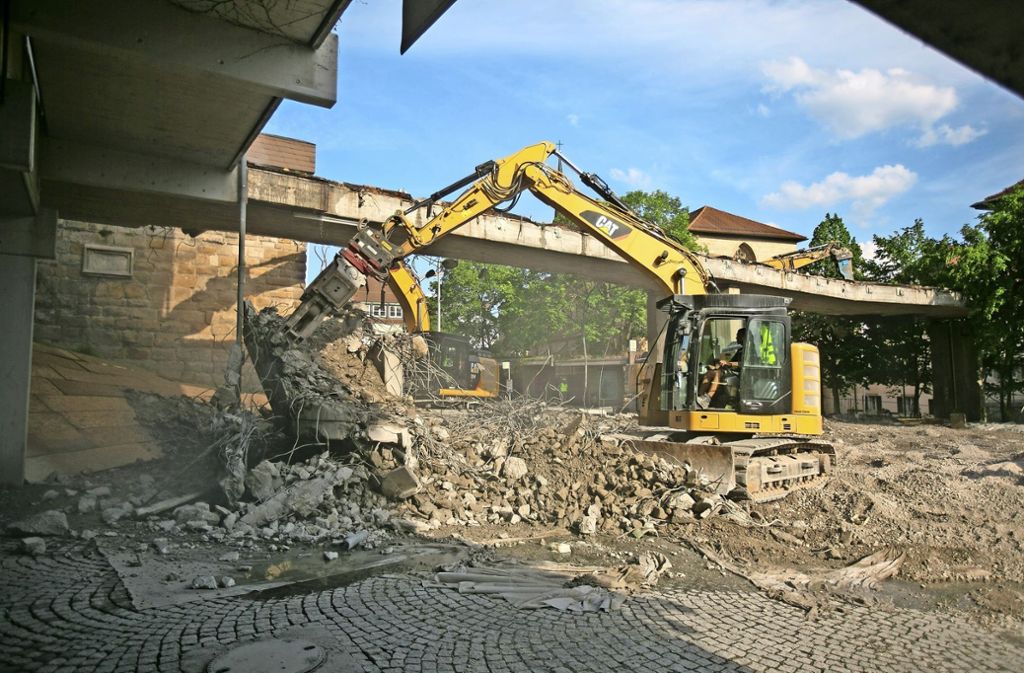 Überzogene Abrisszeit führt zu Unmut im Technischen Ausschuss: Stadt Esslingen wegen Betonsteg in der Kritik