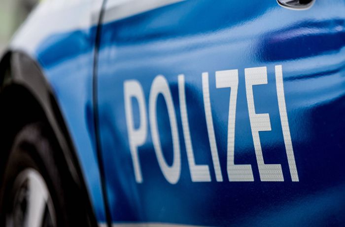 Vor Polizeirevier in Heidelberg: Auto prallt gegen geparkten Streifenwagen