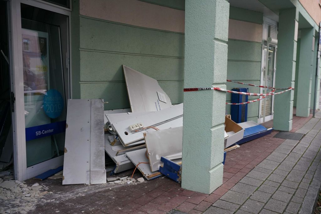 15.2.2020 Plochingen: Täter sprengen Geldautomat und richten großen Schaden an.