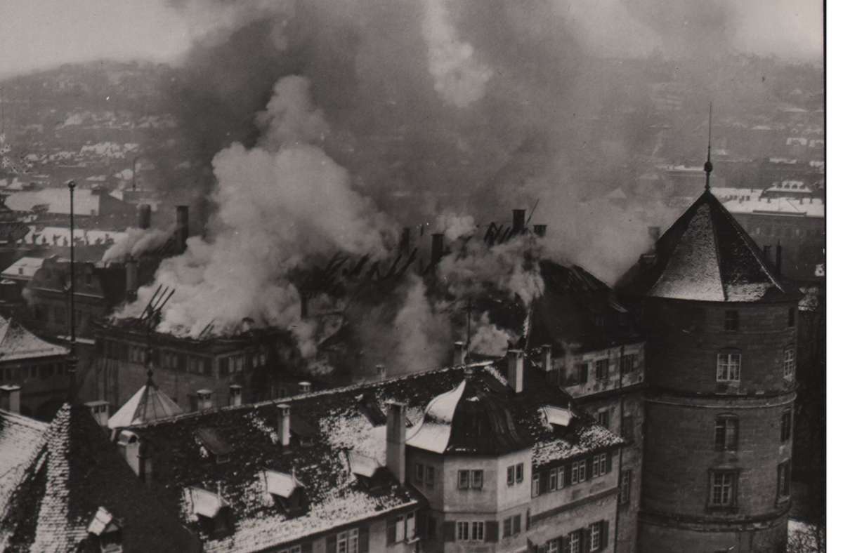 Stuttgart-Album: Vor 90 Jahren steht das Alte Schloss tagelang in Flammen