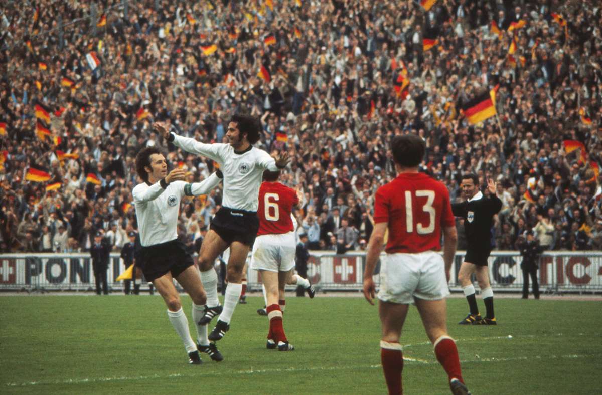Die Weltklassespieler Franz Beckenbauer und Gerd Müller jubeln im Finale 1972 in Brüssel gegen die Sowjetunion. Die damalige Mannschaft galt als die beste Elf, die je ein DFB-Trikot trug.