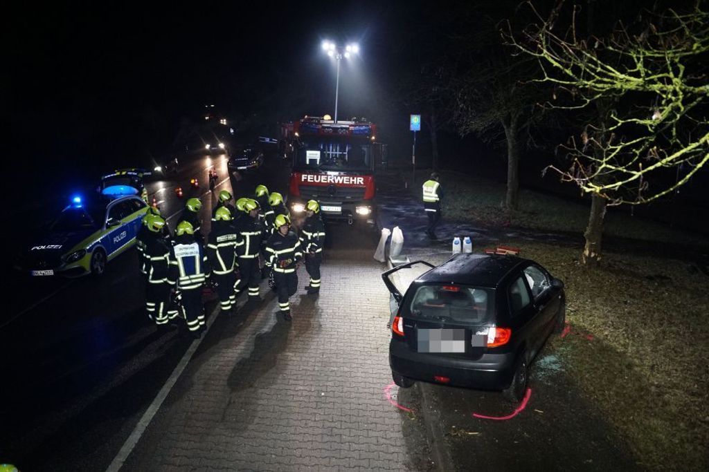 07.02.2019 Ein Autofahrer ist auf der B297 bei Rechberghausen tödlich verunglückt.