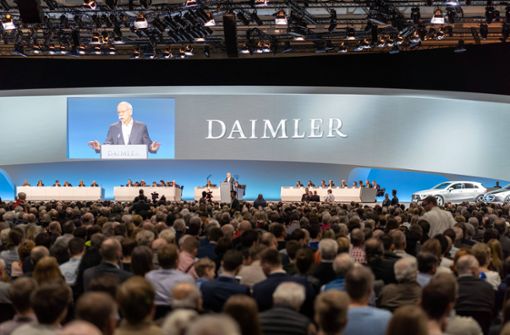 Die Aktionärstreffen sind ein Seismograf für die Stimmung unter den Aktionären, wie hier bei Daimler 2018. Virtuelle Hauptversammlungen können diese Aufgabe nur mit Einschränkungen erfüllen. Foto: imago/Stefan /eitz