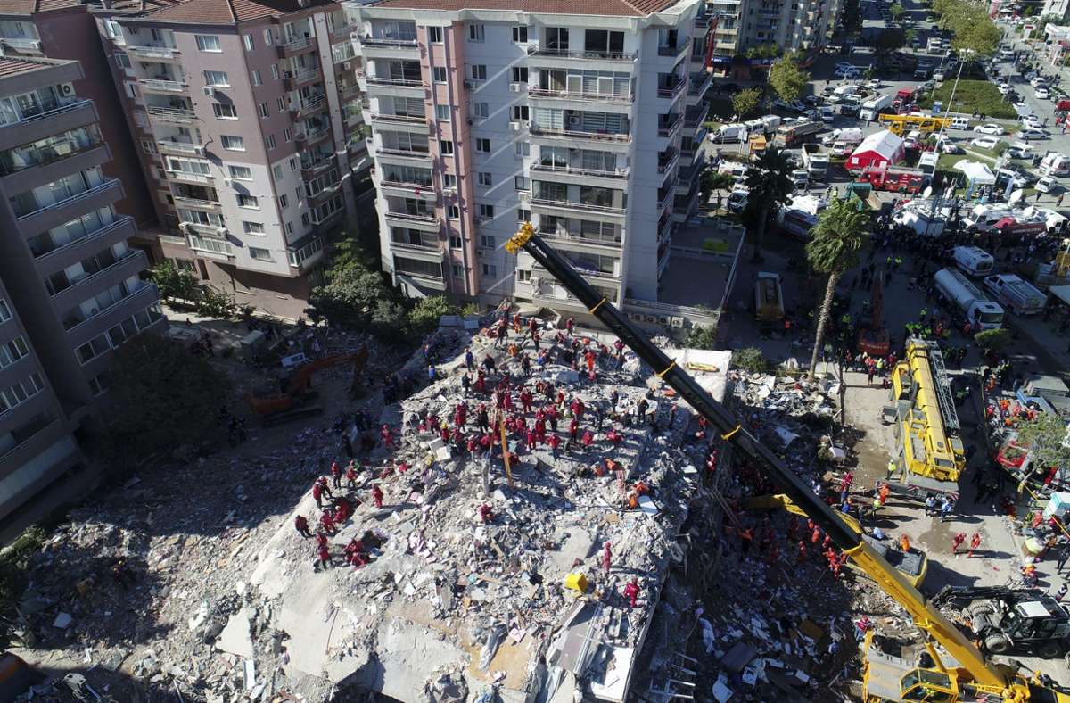 Izmir: Türkische Retter starten letzte Suche nach Erdbebenopfern