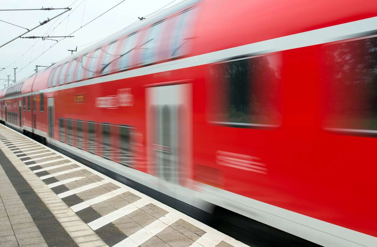 Im Zug nach Tübingen: Mann belästigte mehrere Frauen – Polizei sucht weitere Geschädigte