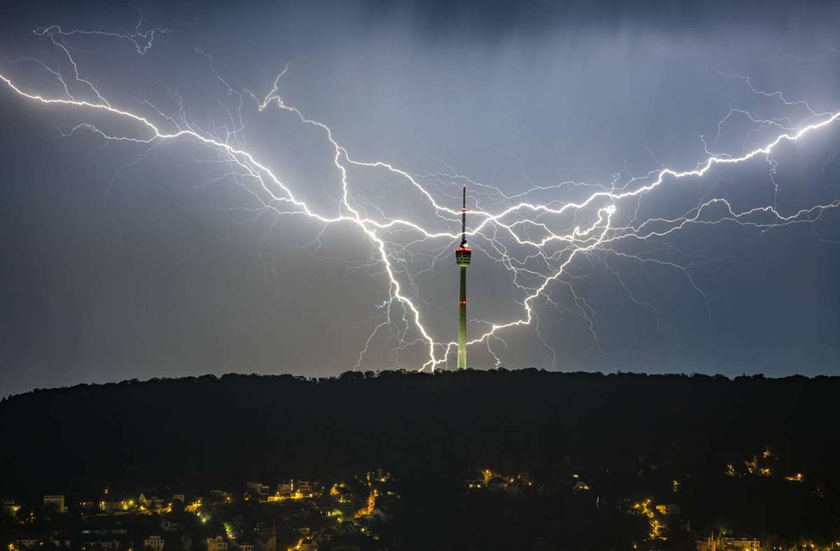 Donner und Blitze über Stuttgart: Wie ungewöhnlich ist ein Gewitter im Herbst?
