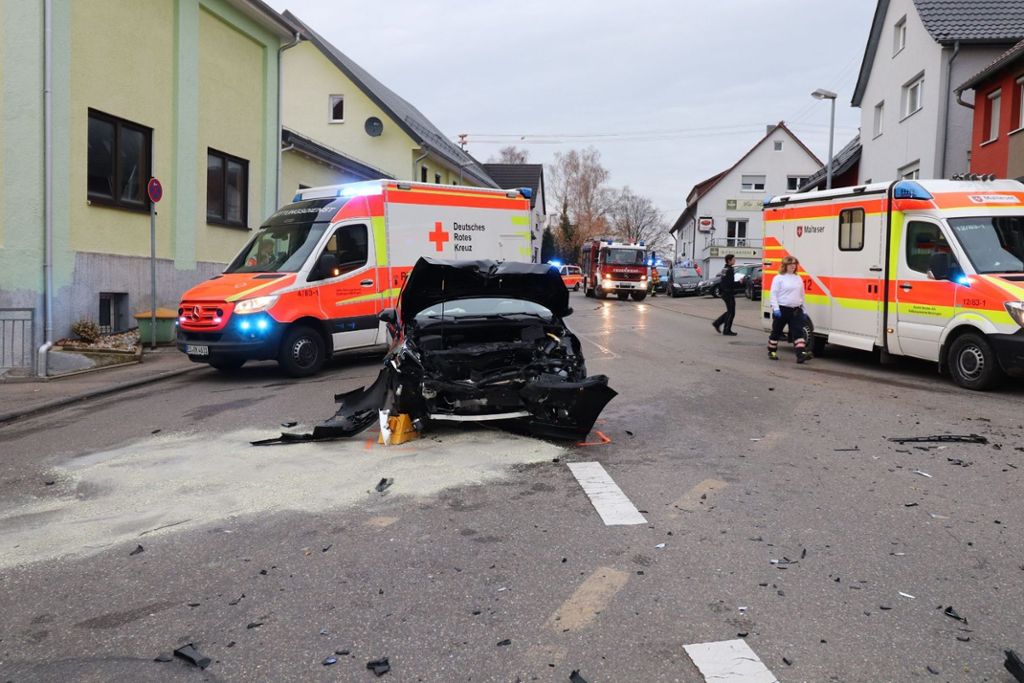 Alle Unfallbeteiligten wurden ins Krankenhaus gebracht: Kohlberg: Vorfahrt missachtet