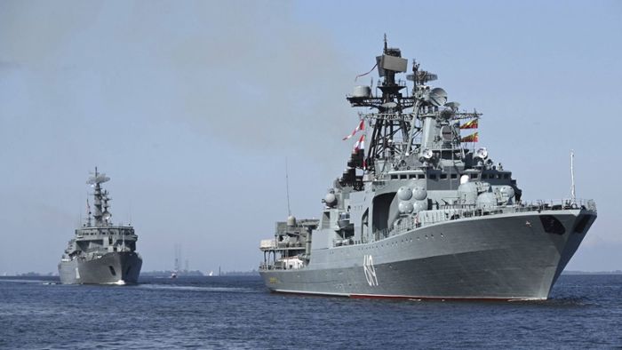 Zwei russische Kriegsschiffe durch ukrainische Angriffe beschädigt