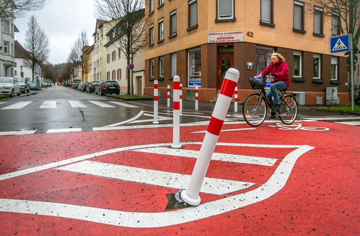 Verkehr in Esslingen: Warum stehen in Esslingen die Poller immer schief?
