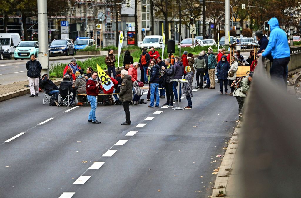 Demo in Stuttgart: B 14 zwei Stunden lang gesperrt für Protesttanzen im Tunnel