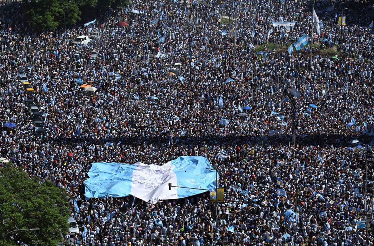 Argentinien gewinnt Fußball-WM: Straßen verstopft – Buenos Aires im WM-Fieber