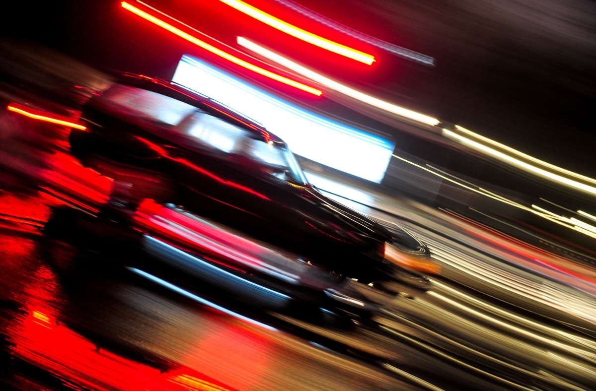 B 10 bei Esslingen-Mettingen: Betrunkene Autofahrerin gefährdet andere Verkehrsteilnehmer