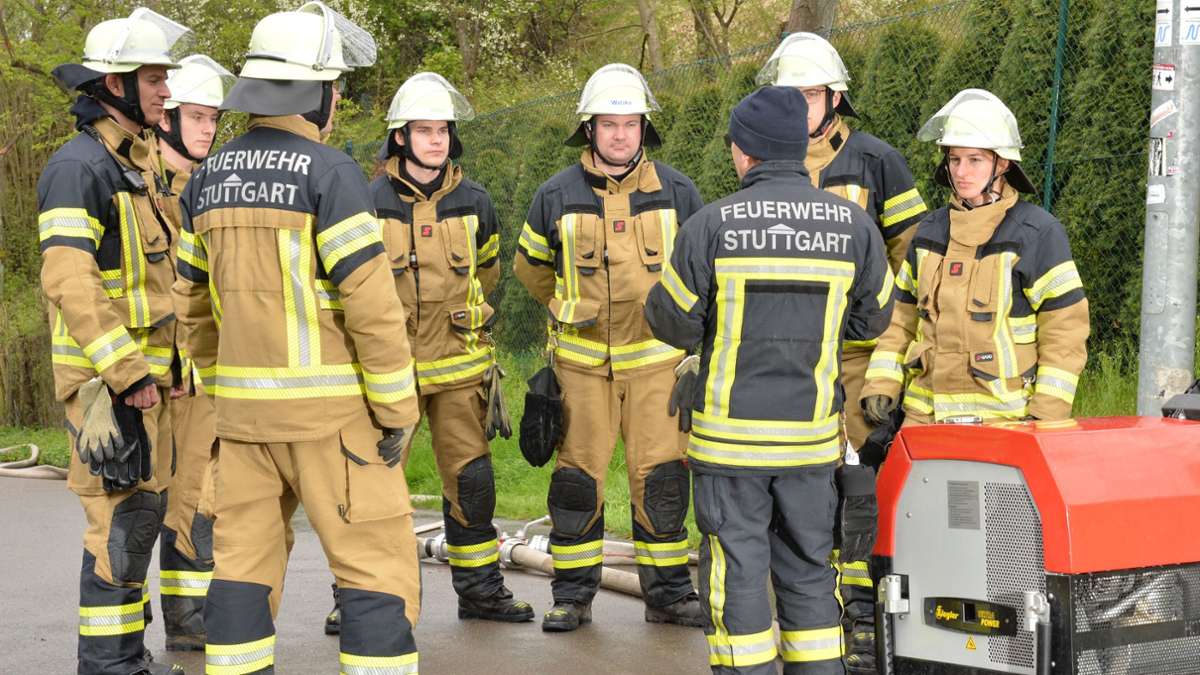 Feuerwehr-Ausrüstung: Brandneue  Schutzkleidung für die Stuttgarter Feuerwehr