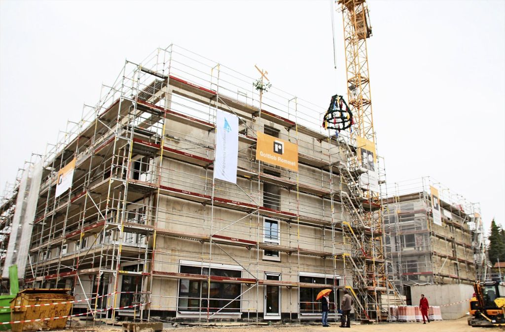 Neubau der Evangelischen Heimstiftung soll Ende 2020 fertig sein: Amalien-Residenz trägt eine Richtkrone