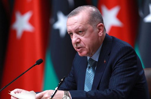 Der türkische Präsident Recep Tayyip Erdogan kritisiert Finnland und Schweden scharf. Er unterstellt den Ländern, sie würden  kurdische Organisationen unterstützen. (Archivbild) Foto: AFP/ADEM ALTAN