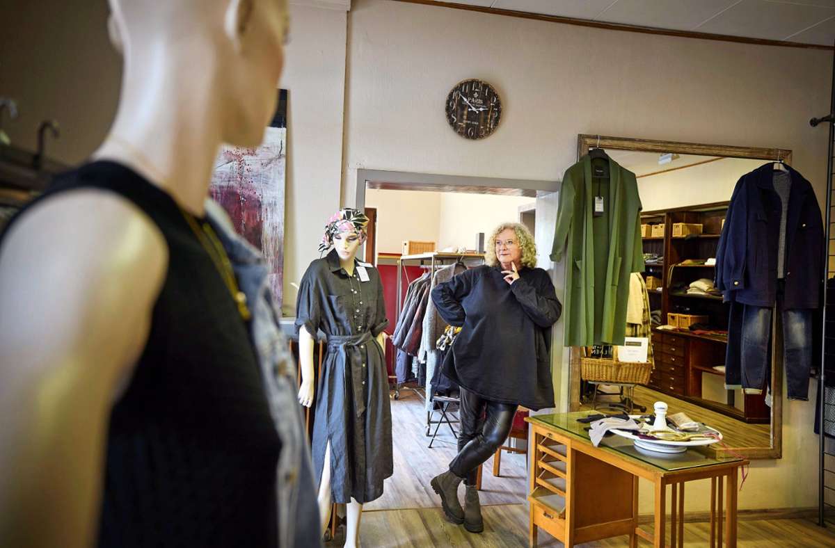 Ursula Haberl  gibt das Modegeschäft auf, der Ausverkauf startet am Maikäferfest.