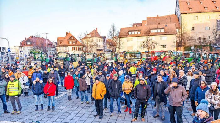 Mit Plakaten und Traktoren: Landwirte demonstrieren in Böblingen