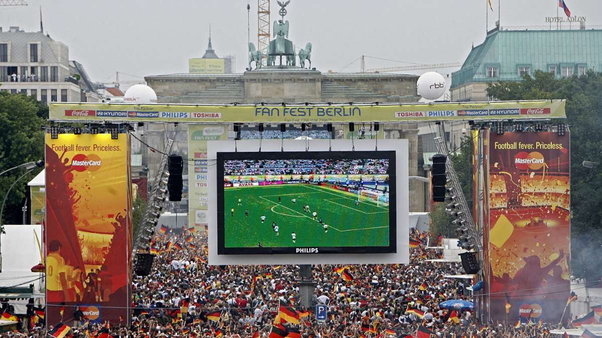 Ausnahme bei der Fußball-EM: Public Viewing soll wieder nach 22 Uhr erlaubt sein