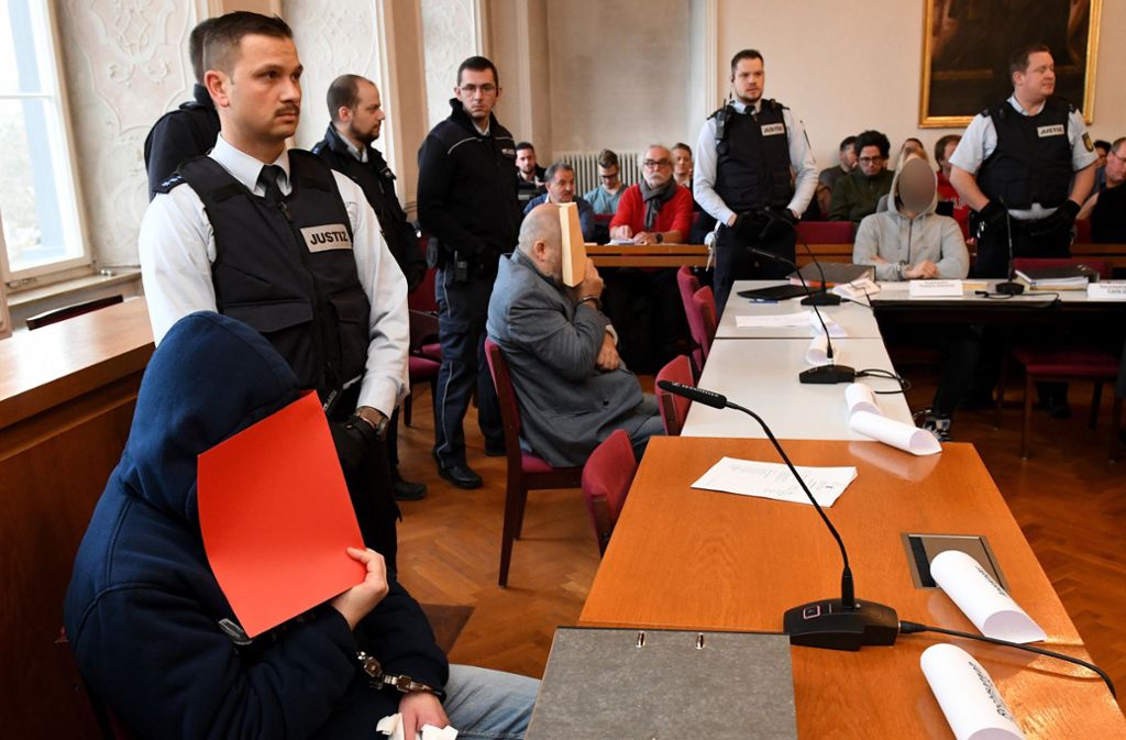 Landgericht Ellwangen: Tumulte im Gerichtssaal bei Prozess um Dreifachmord