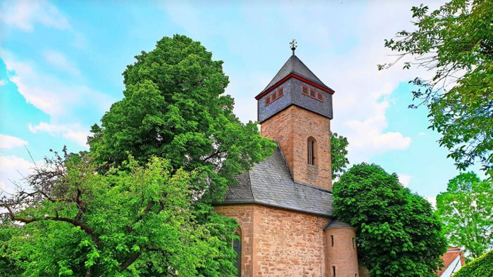 Walderlebnis mit  Wallfahrtskirche und Wehrturm