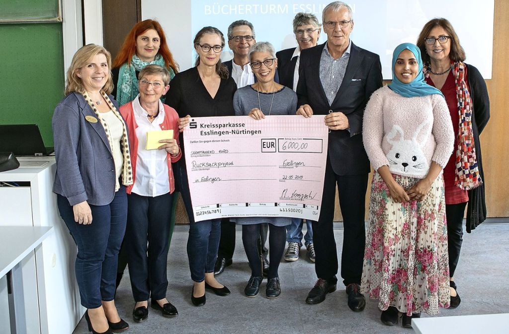 Bücherturm-Aktion bringt Kindern Lesespaß und 36.000 Euro Fördergelder: Bücherturm bringt doppelten Erfolg