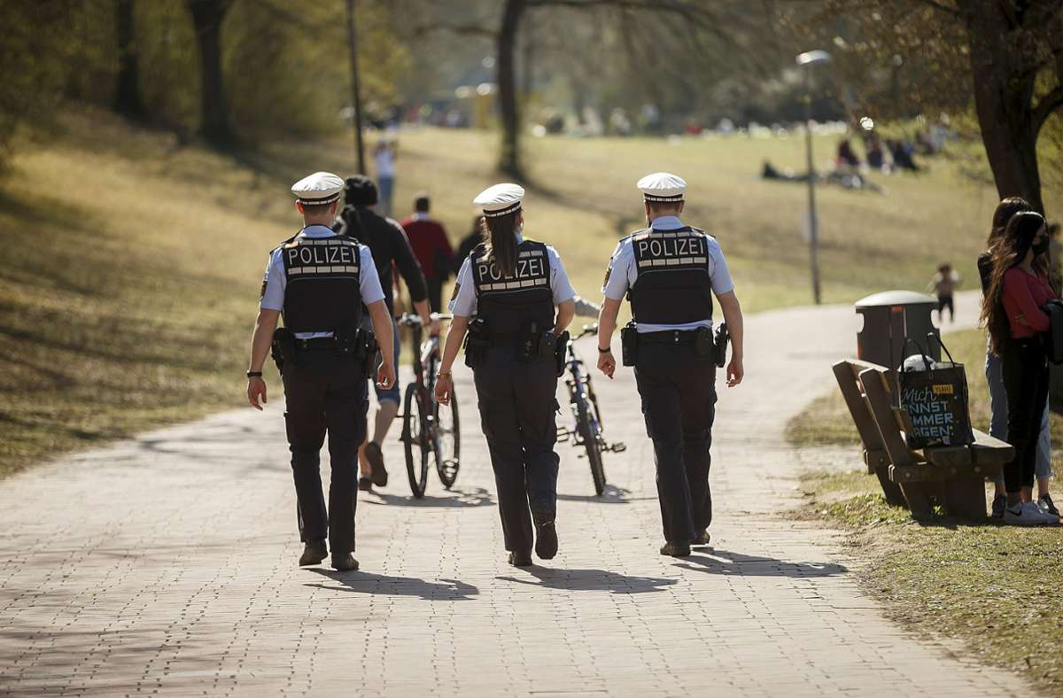 Ausflüge in Stuttgart und  Region: Spazierengehen an Karfreitag –  behütet von der Polizei