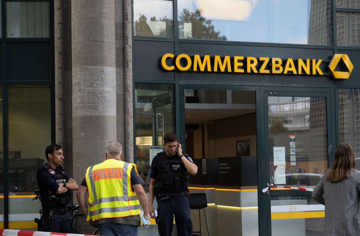 In Berlin: Zwei Banküberfälle am Morgen –  Täter geflüchtet