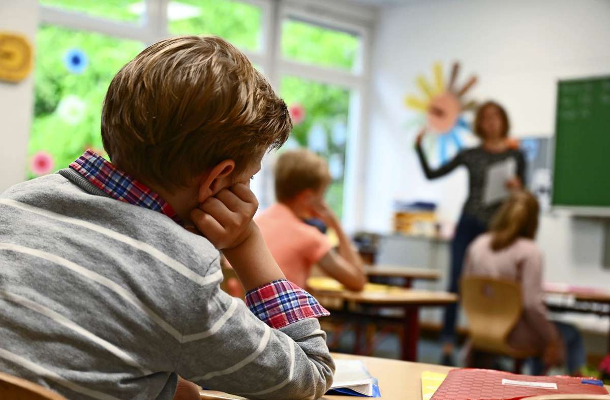 Grippale Infekte verbreiten sich schnell: Krankheitswelle an Schulen im Kreis Esslingen – Liegt der Unterricht lahm?