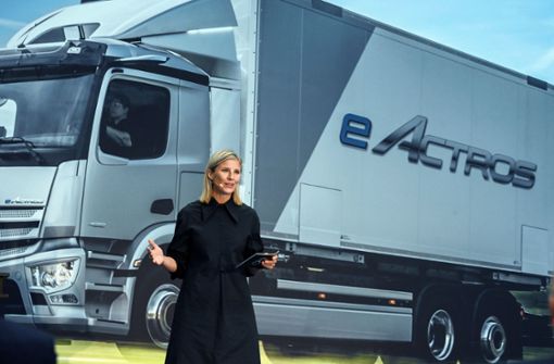 Daimler-Vorständin Karin Radström kritisiert den langsamen Ausbau der Ladeinfrastruktur für Strom und Wasserstoff in Europa. Foto: dpa/Uli Deck
