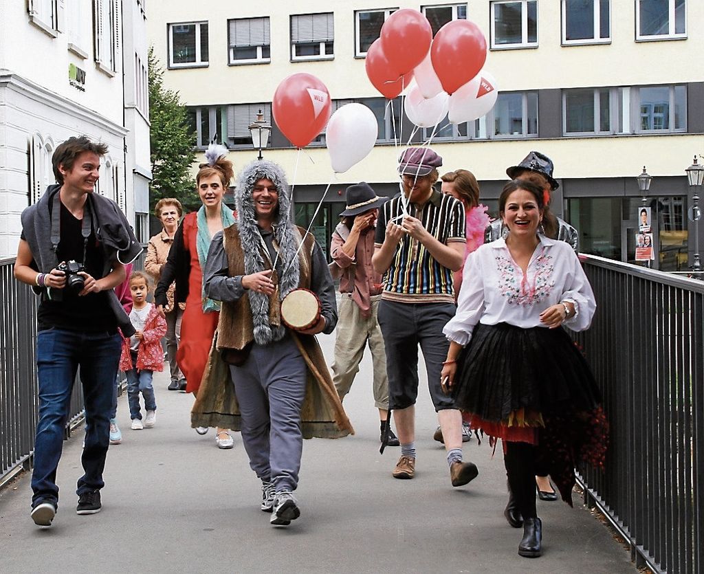 ESSLINGEN:  Das Kinderfest der Württembergischen Landesbühne macht Kindern und Eltern Spaß: Wenn der Wolf lockt