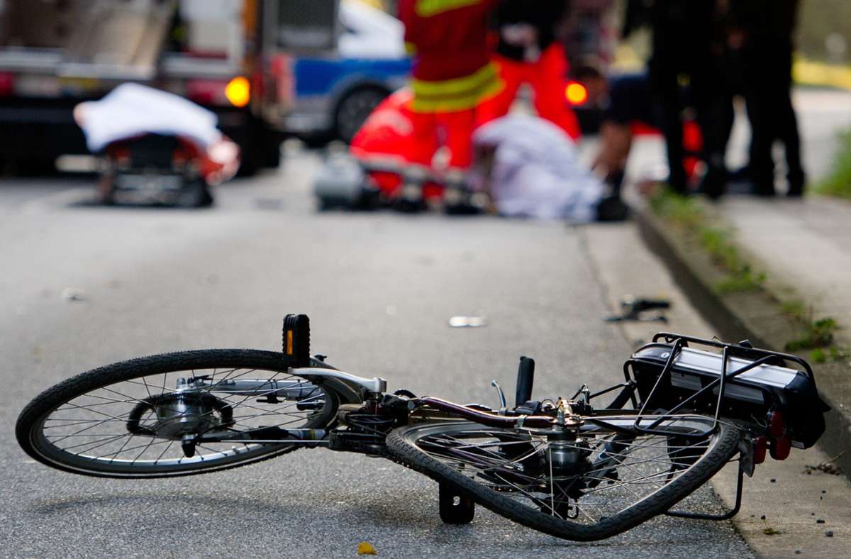 Unfall in Nürtingen: Fahrradfahrer bei Sturz schwer verletzt