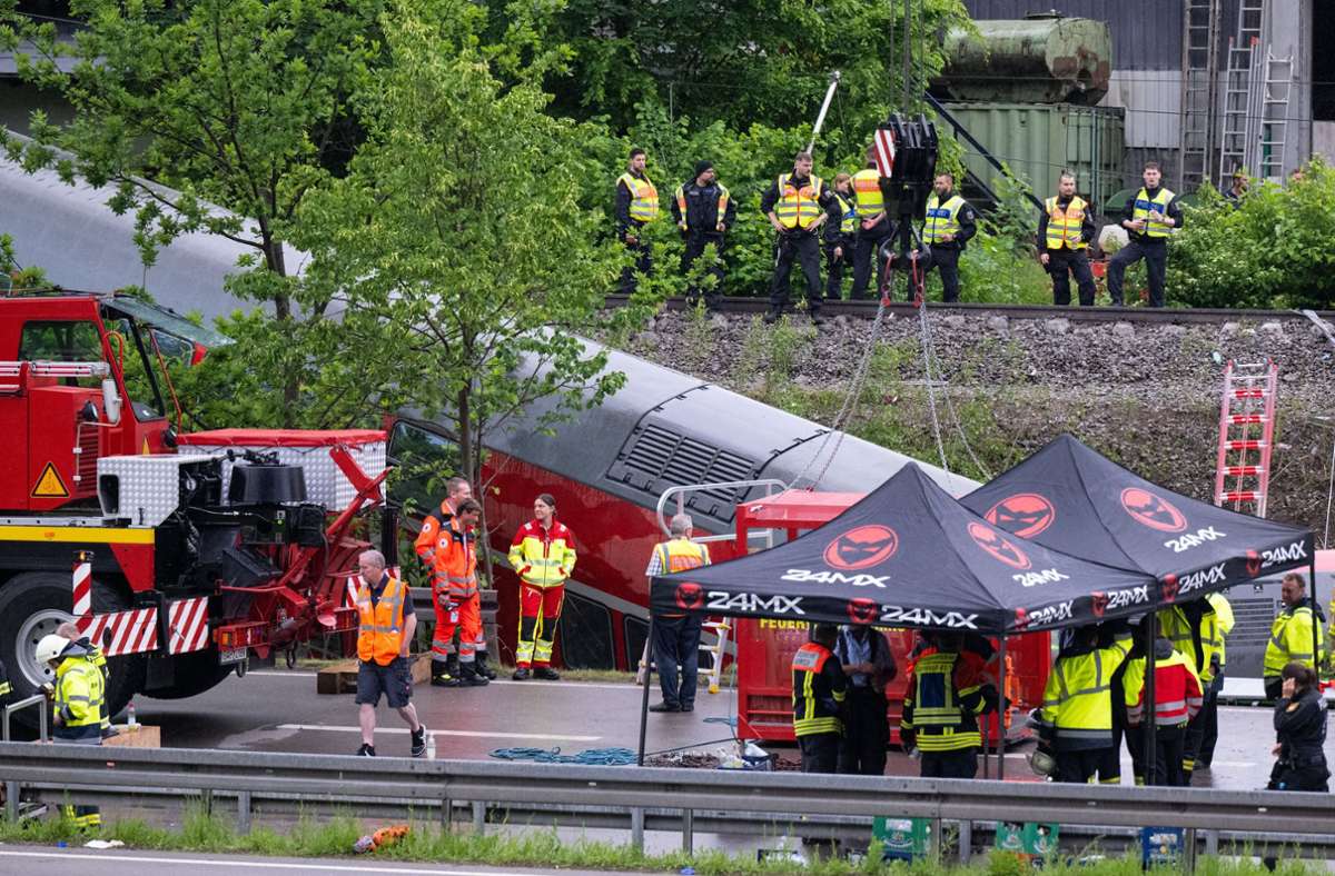 Unfall in Garmisch-Patenkirchen: Weiter Menschen nach Zugunglück vermisst
