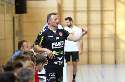 Neuhausens Coach Eckard Nothdurft stellt die Abwehr um. Foto: Rudel -  Rudel