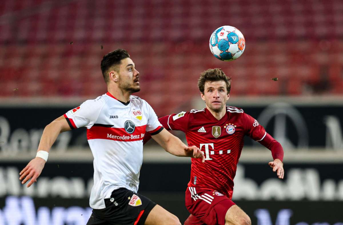 VfB Stuttgart gegen Bayern München: Thomas Müller zieht blank – Hosen-Geschenk für jungen Fan