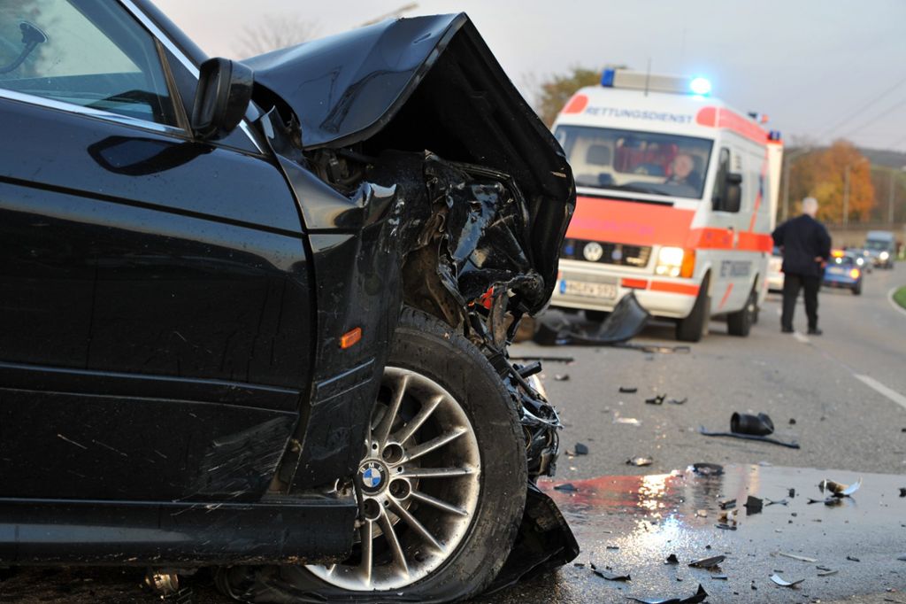Zeugenaufruf nach Verkehrsunfall auf A8 bei Neuhausen