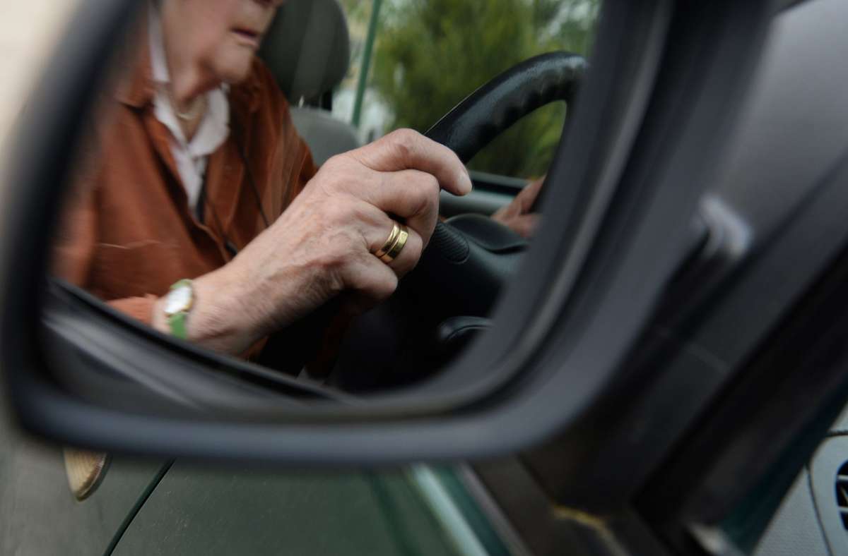 Mobilität im Alter: 36 000 Menschen geben  Führerschein ab