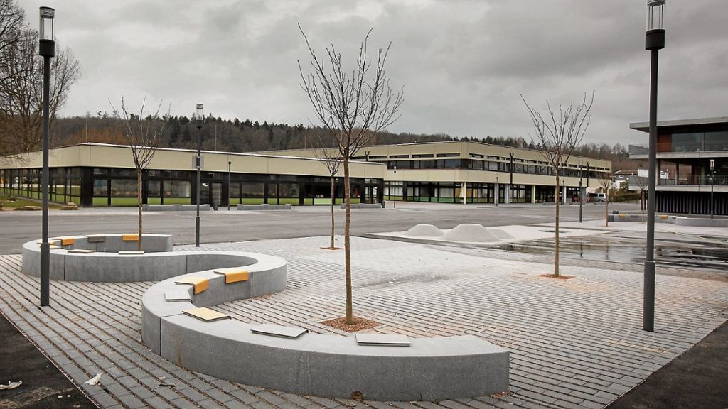 NEUHAUSEN: Gemeinderat beschließt die Bauprojekte im Egelsee - Friedrich-Schiller-Schule soll in die Pläne einbezogen werden: Wettbewerb für Grundschule und Mensa