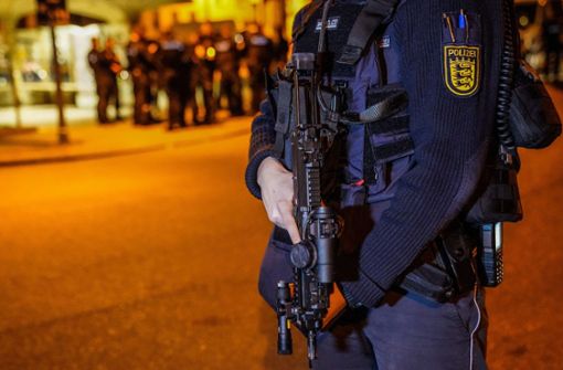 Bei den Schüssen am Freitagabend in Stuttgart-Zuffenhausen war ein Mann schwer verletzt worden. Foto: SDMG/SDMG / Kohls