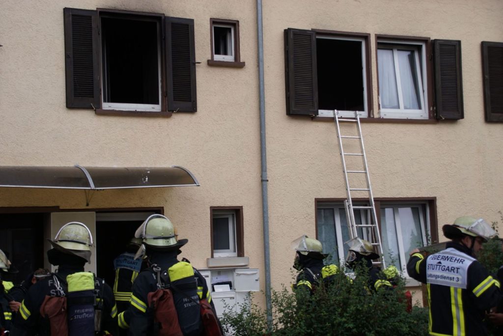 16 Personen gerettet: Brand in Asylbewerberunterkunft in Hedelfingen