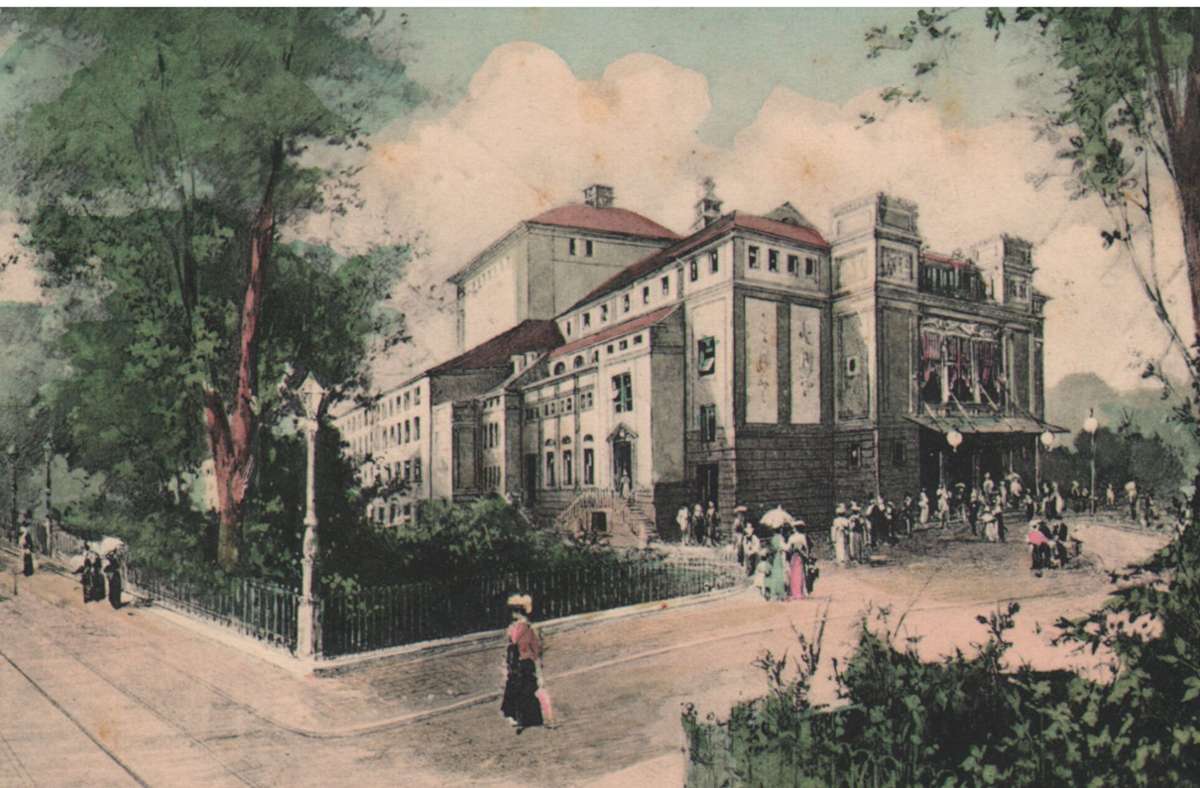 Das Interimstheater ist nach dem Brand des Hoftheaters  1902 auf dem Gelände des heutigen Landtags bezogen worden..