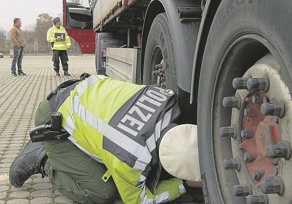 Polizei stoppt Lastwagen wegen manipulierter Abgasanlage