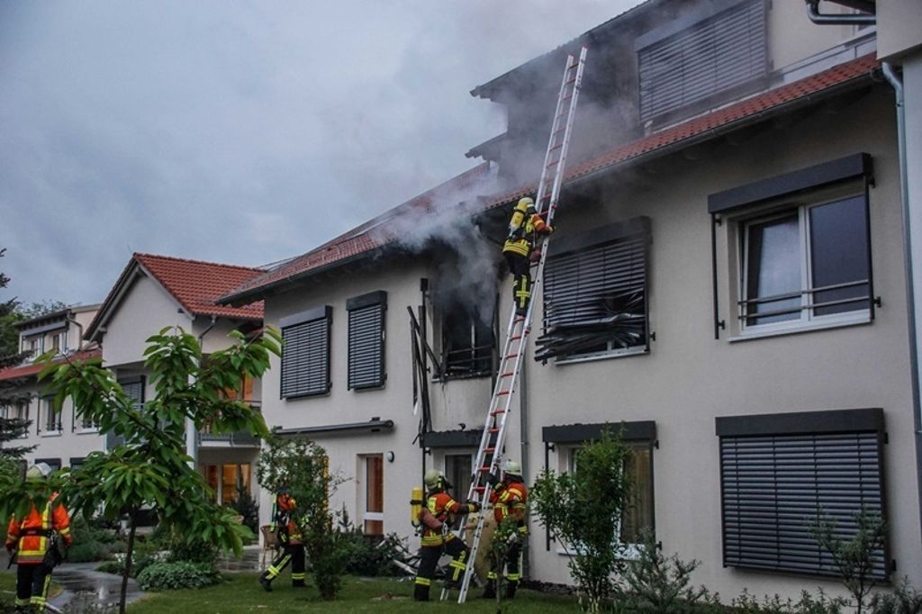 Fünf Personen bei Brand in Frickenhausen verletzt: Brand in einem Seniorenzentrum